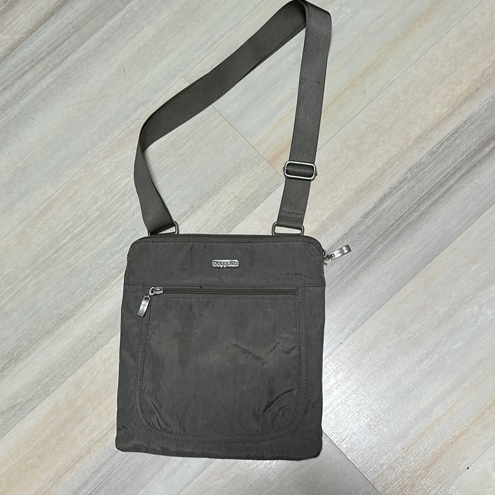 Baggallini Cross Body Grey Leopard Print